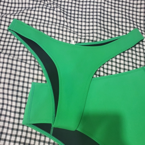 💚Green HOAKA bikini💚 - Picture 2 of 7